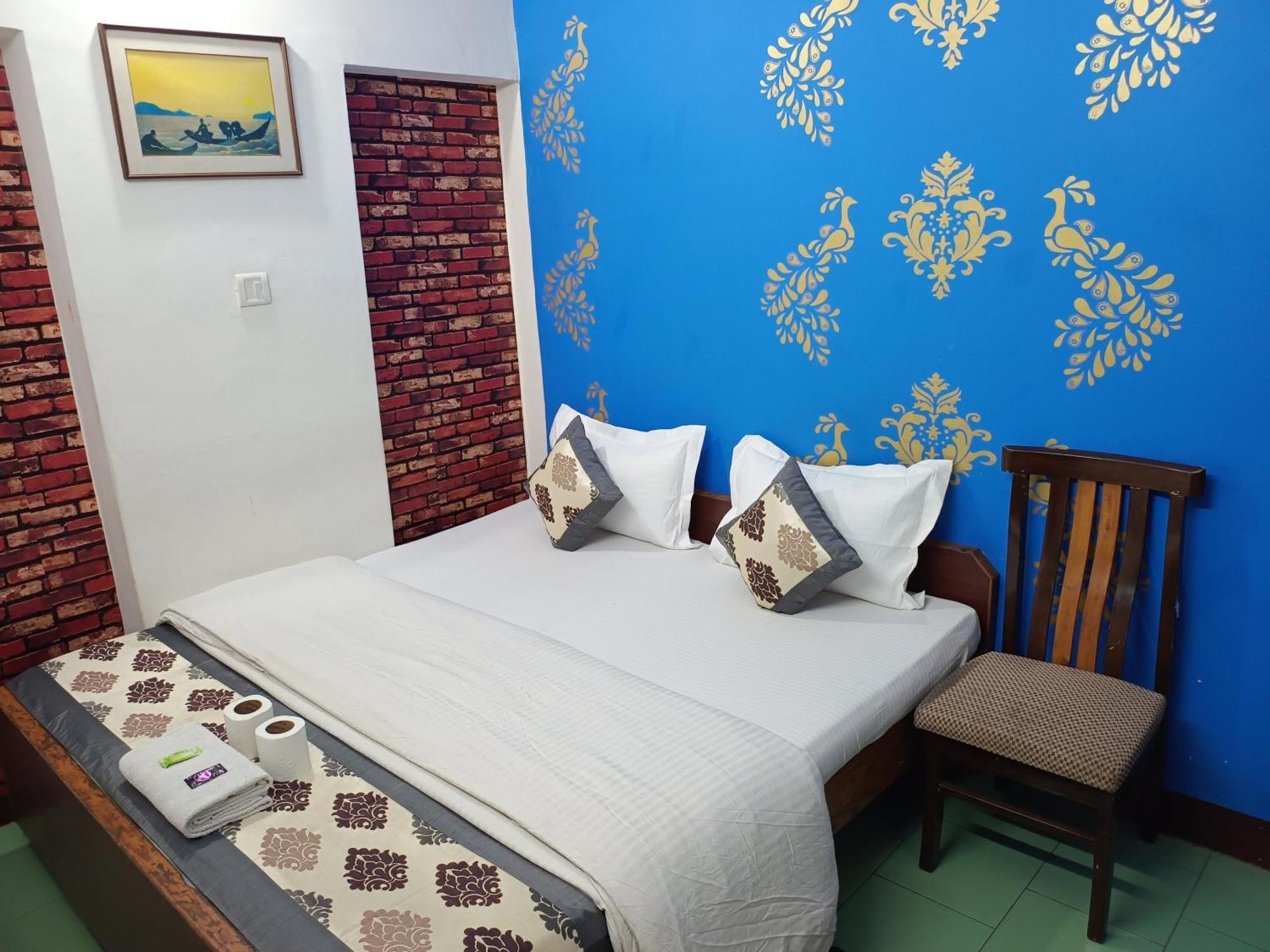 Hotel Majors Den Нью-Дели Экстерьер фото