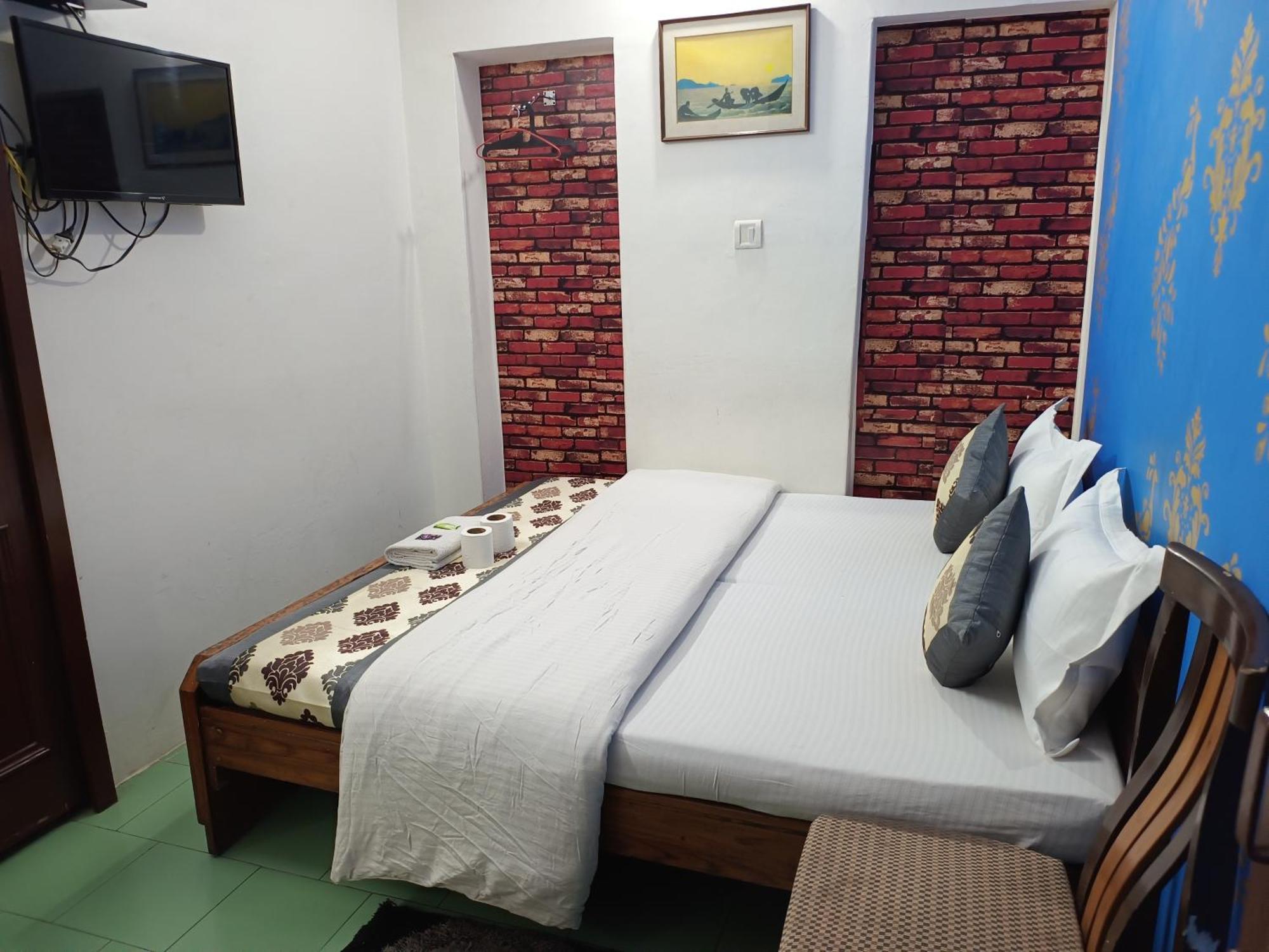 Hotel Majors Den Нью-Дели Экстерьер фото