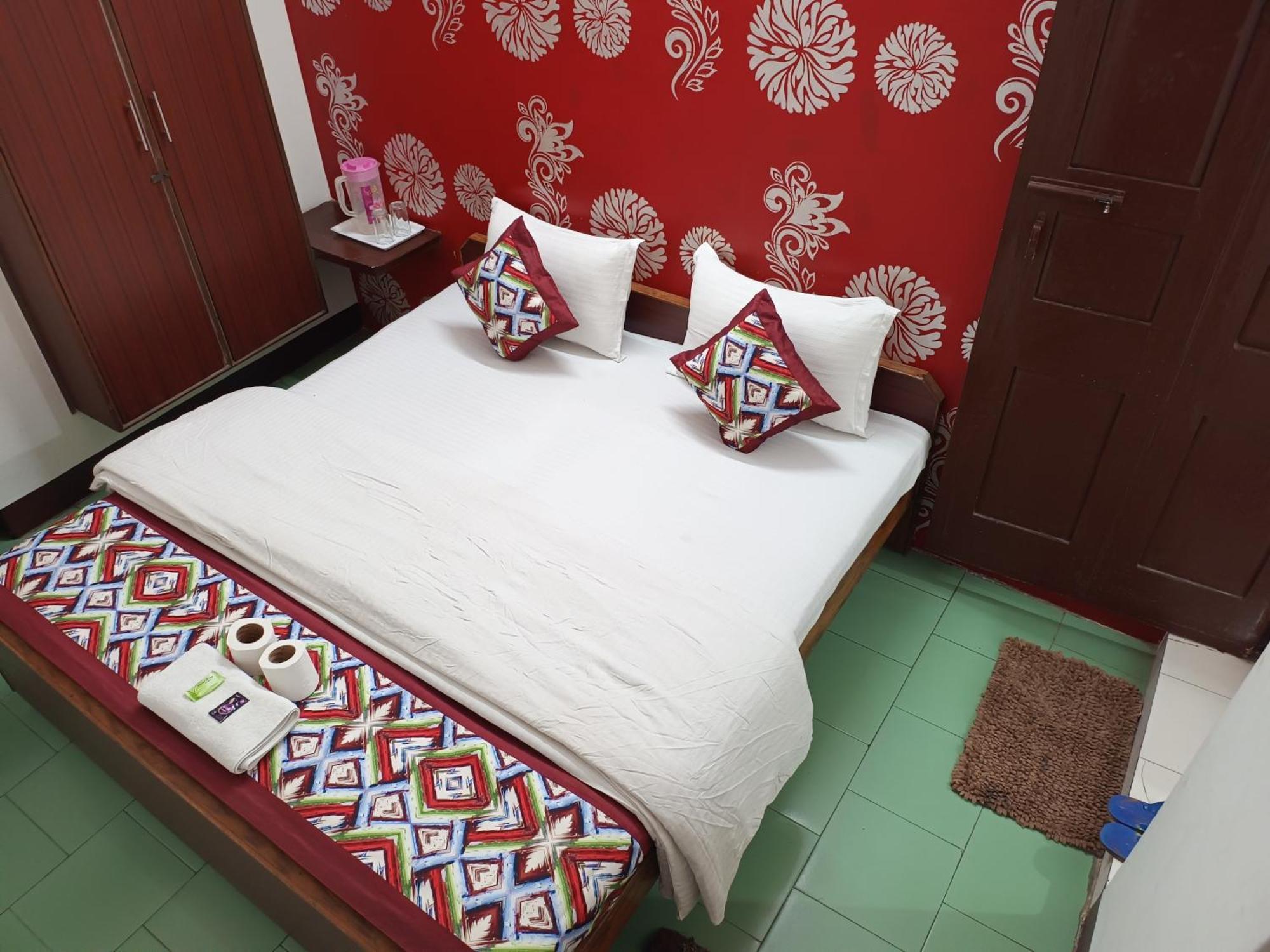 Hotel Majors Den Нью-Дели Экстерьер фото