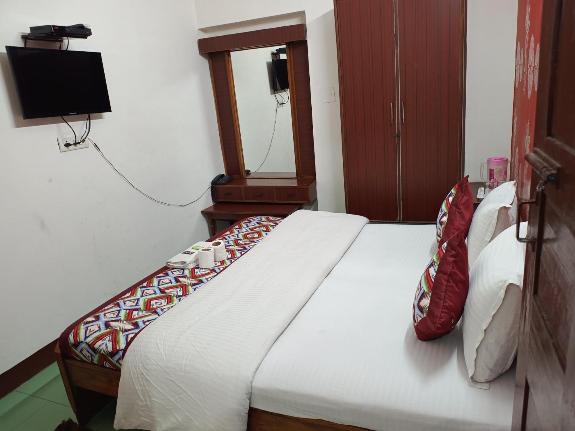 Hotel Majors Den Нью-Дели Экстерьер фото