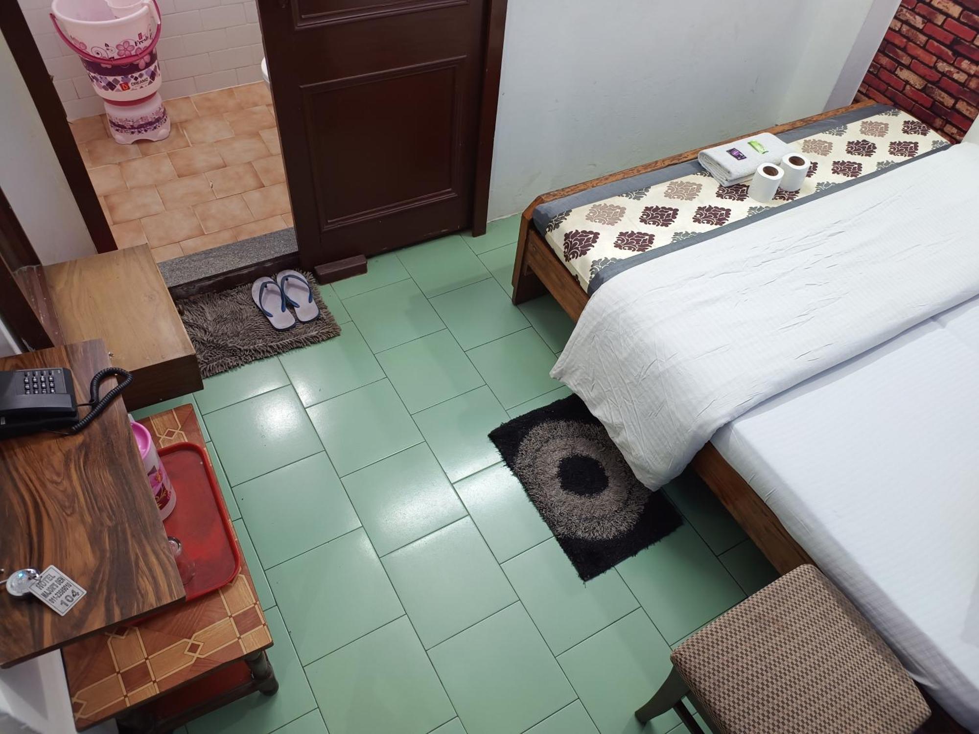 Hotel Majors Den Нью-Дели Экстерьер фото