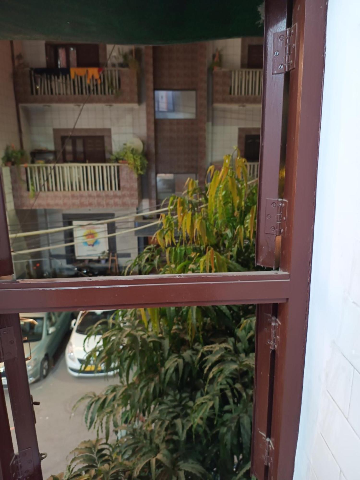Hotel Majors Den Нью-Дели Экстерьер фото