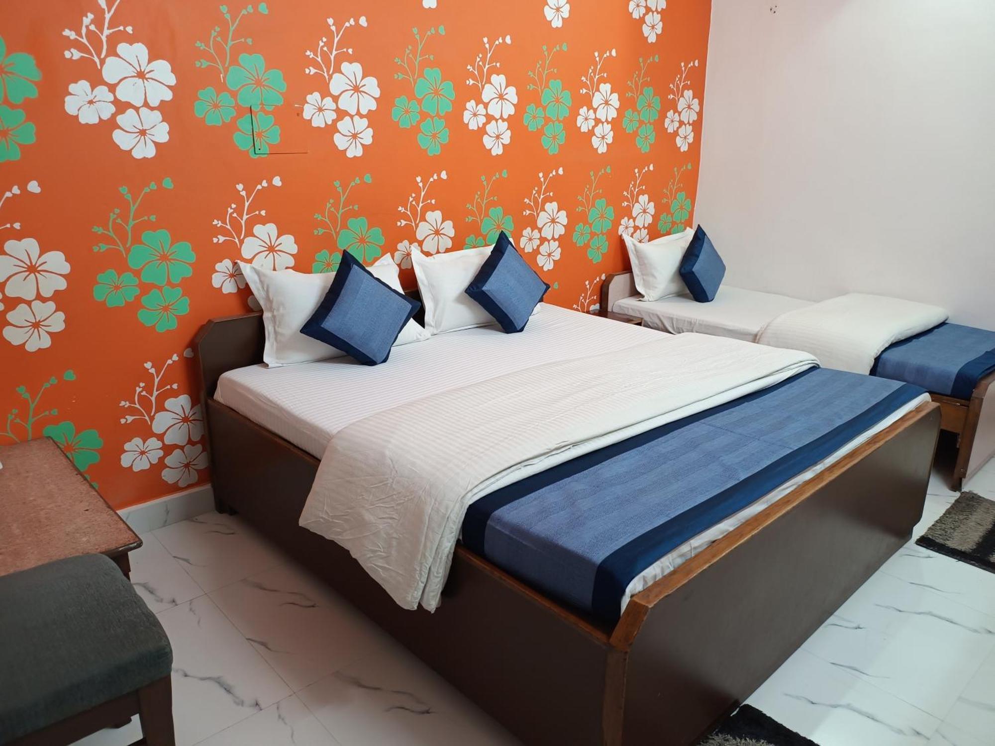 Hotel Majors Den Нью-Дели Экстерьер фото