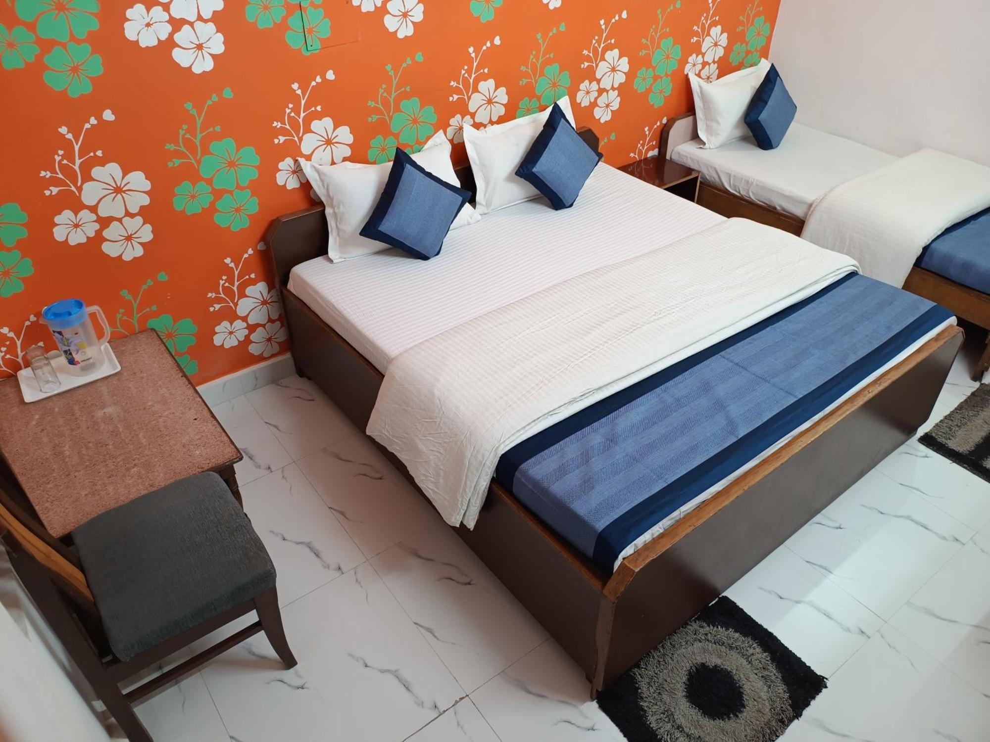 Hotel Majors Den Нью-Дели Экстерьер фото