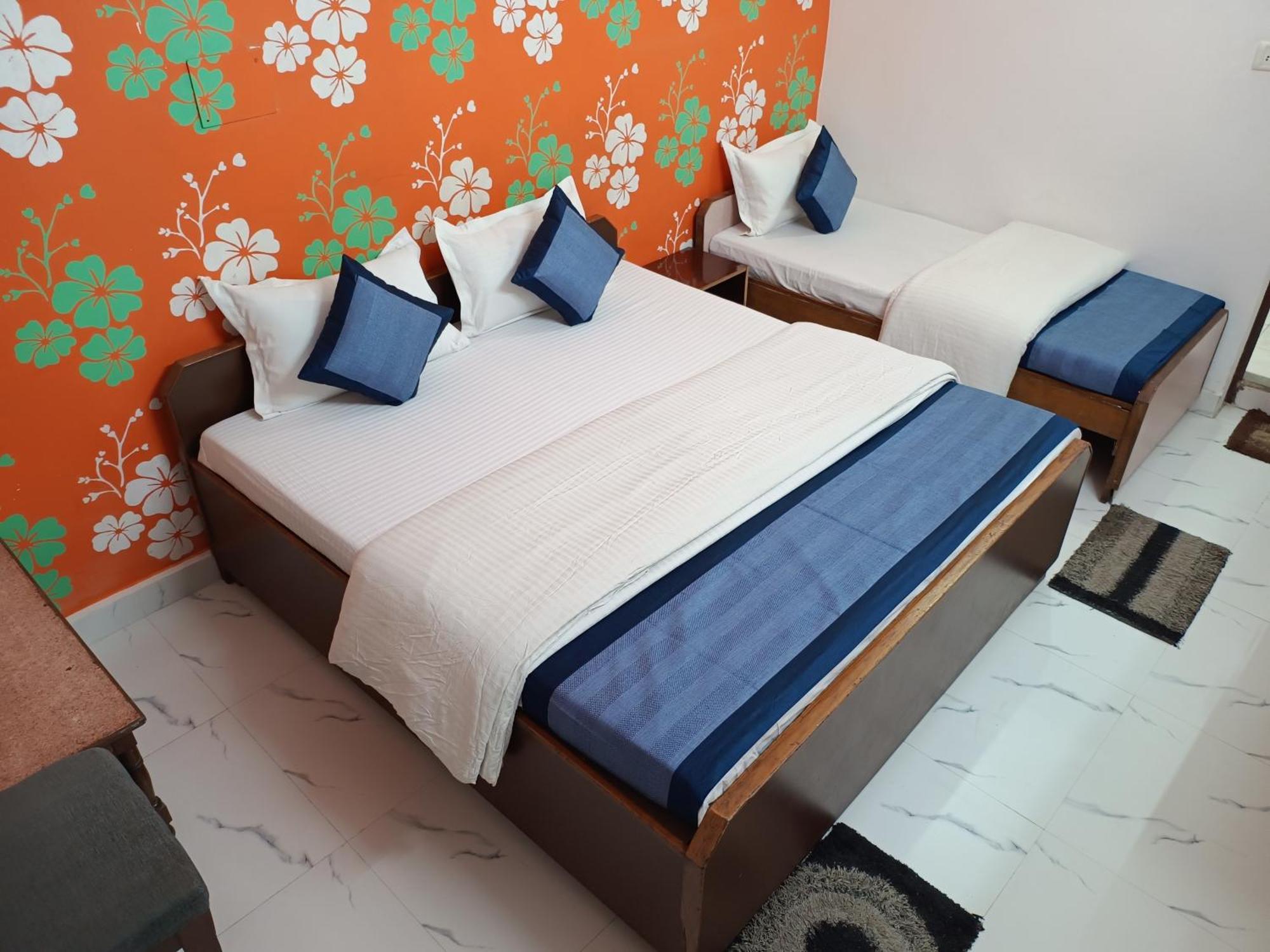 Hotel Majors Den Нью-Дели Экстерьер фото
