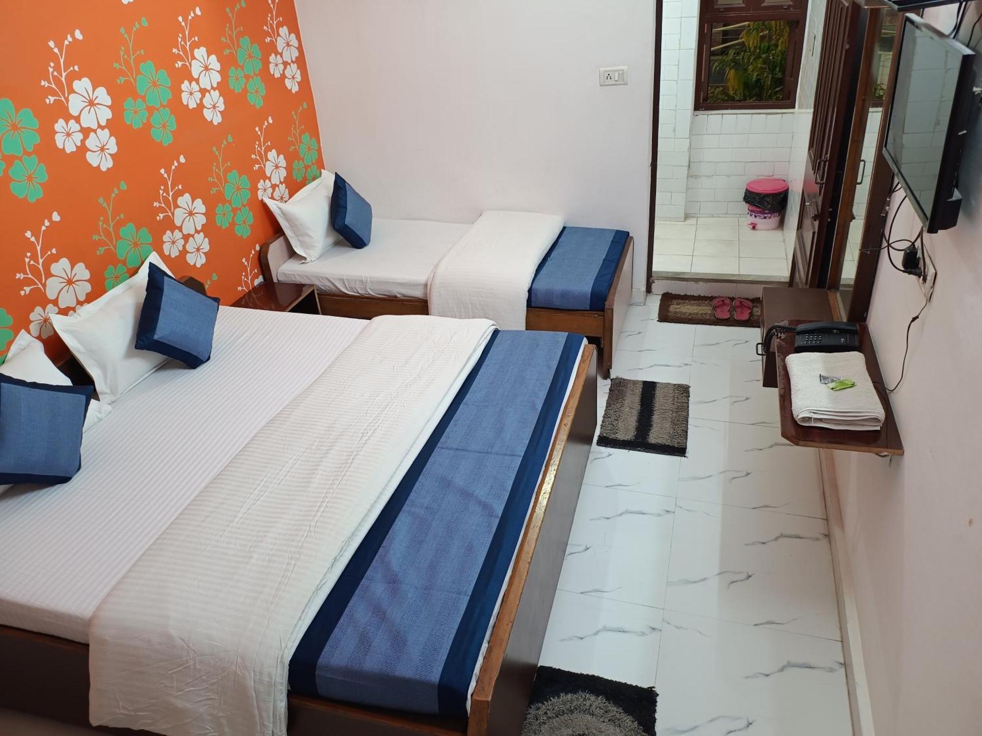 Hotel Majors Den Нью-Дели Экстерьер фото