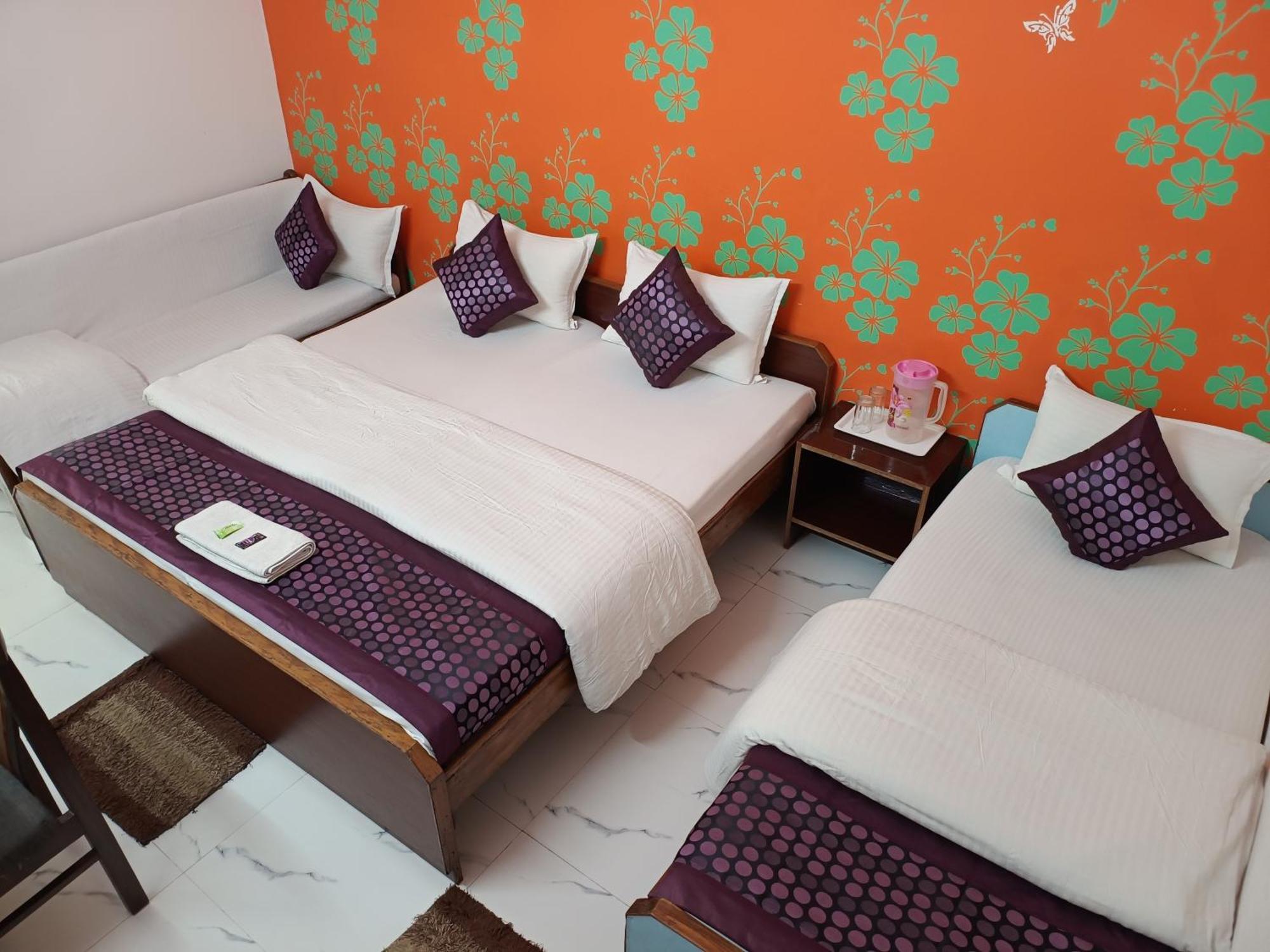 Hotel Majors Den Нью-Дели Экстерьер фото
