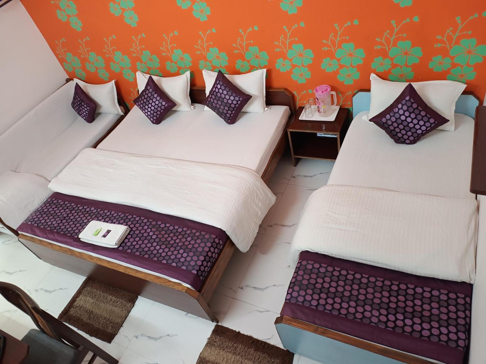 Hotel Majors Den Нью-Дели Экстерьер фото